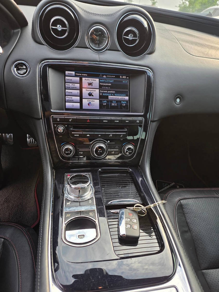 Used 2014 Jaguar XJ R LWB RWD image 17