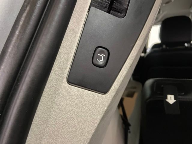 Used 2012 Chrysler Town & Country Touring-L w/ Premium Group FWD image 12