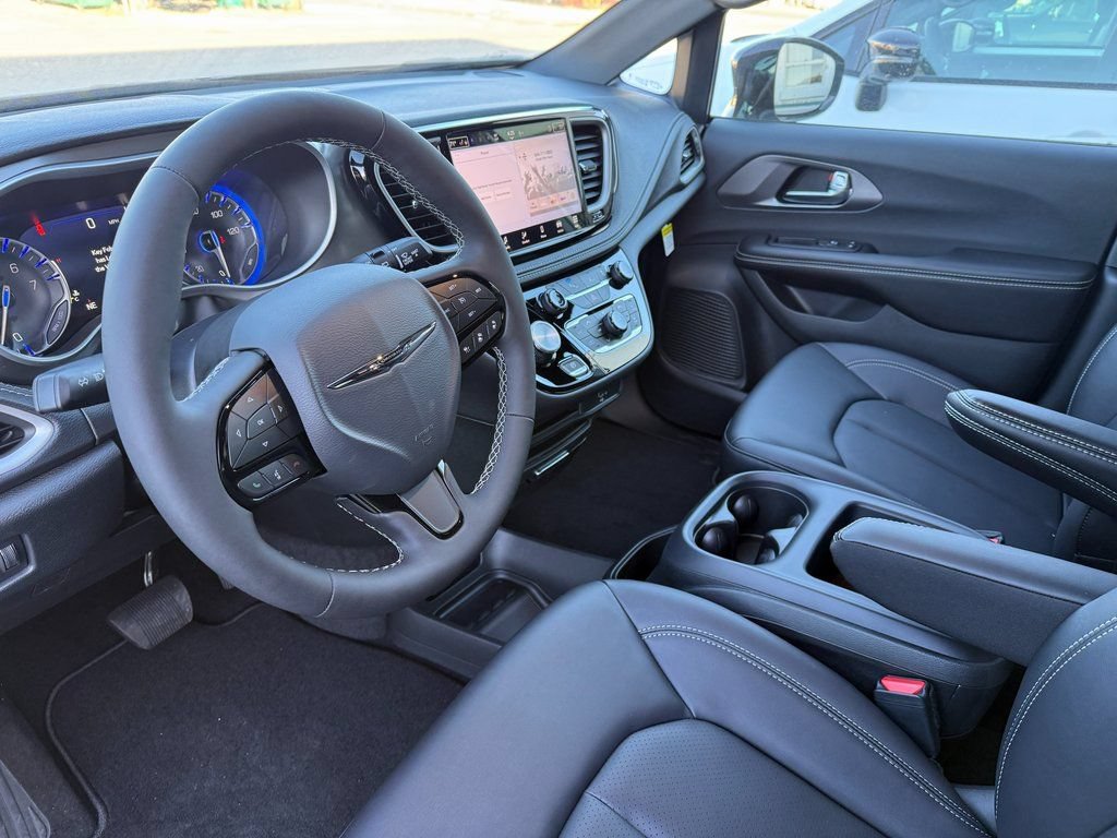 New 2026 Chrysler Pacifica Select w/ S Appearance Package FWD image 9