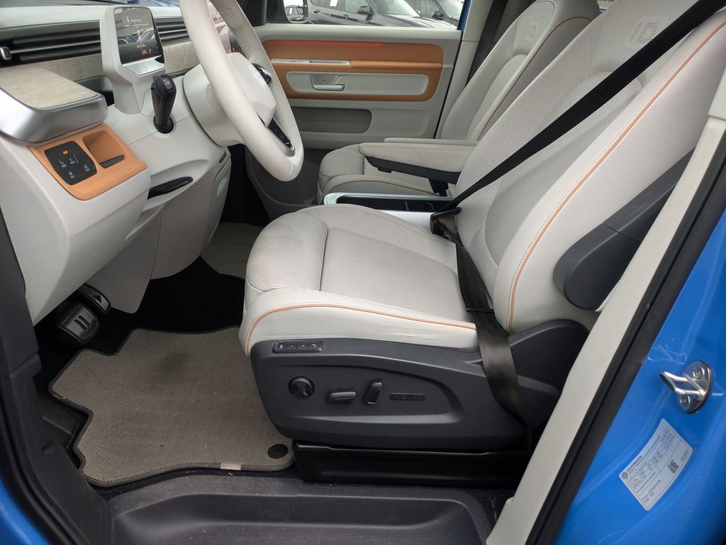 Used 2025 Volkswagen ID. Buzz 1st Edition AWD/4WD image 12