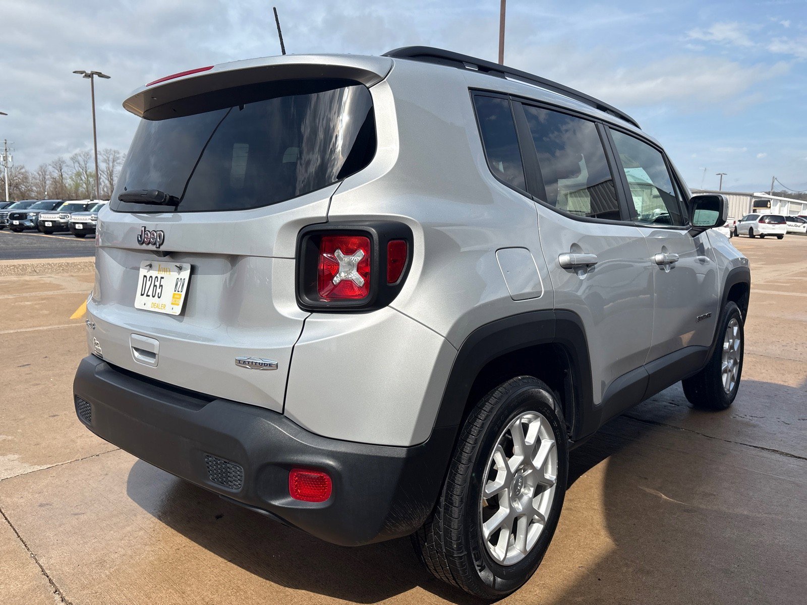 Used 2019 Jeep Renegade Latitude AWD/4WD image 8