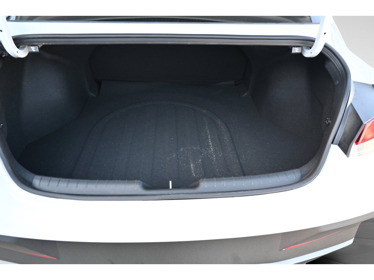 Certified 2025 Hyundai Elantra SE FWD image 9