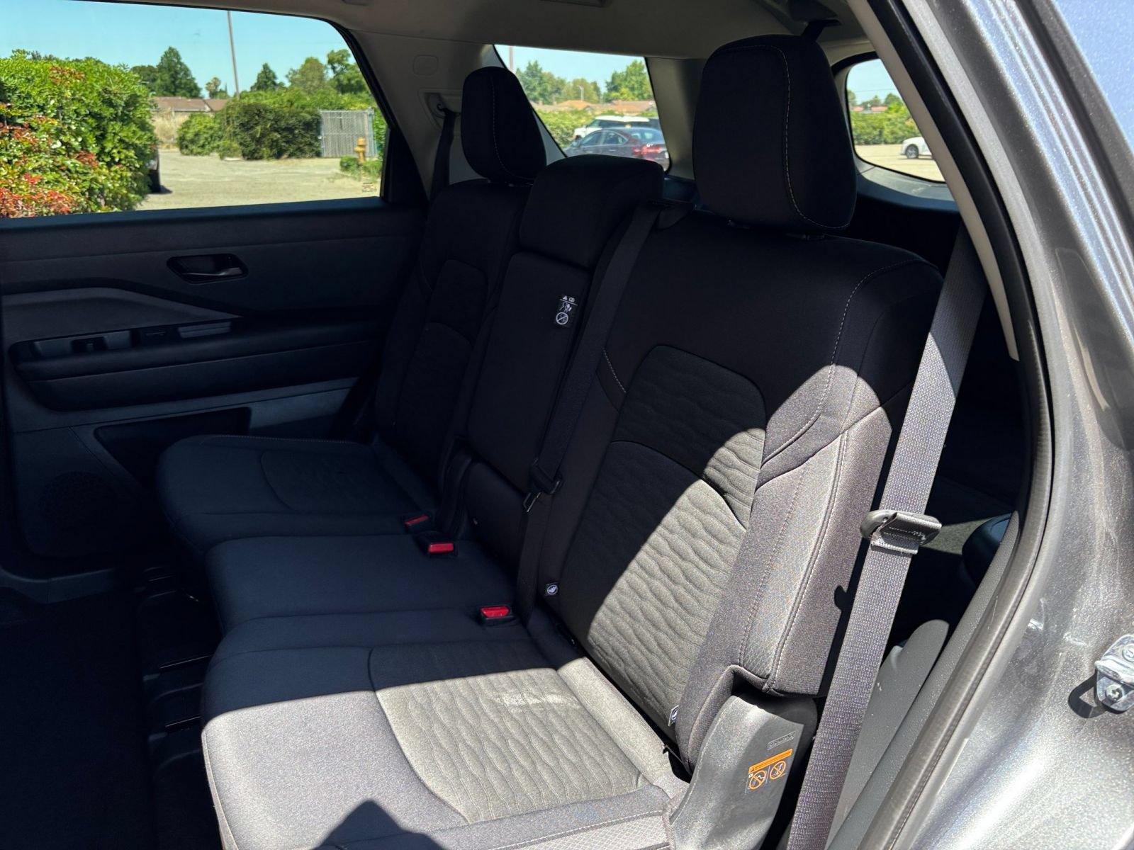 Used 2025 Nissan Pathfinder SV FWD image 40