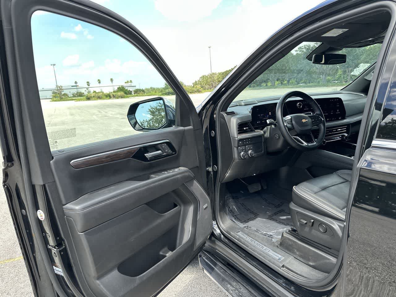 Used 2025 Chevrolet Tahoe Premier AWD/4WD image 10