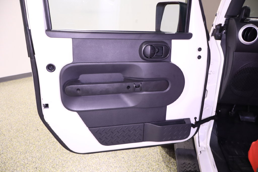 Used 2010 Jeep Wrangler Unlimited Sahara w/ Mopar Chrome Edition Group AWD/4WD image 30