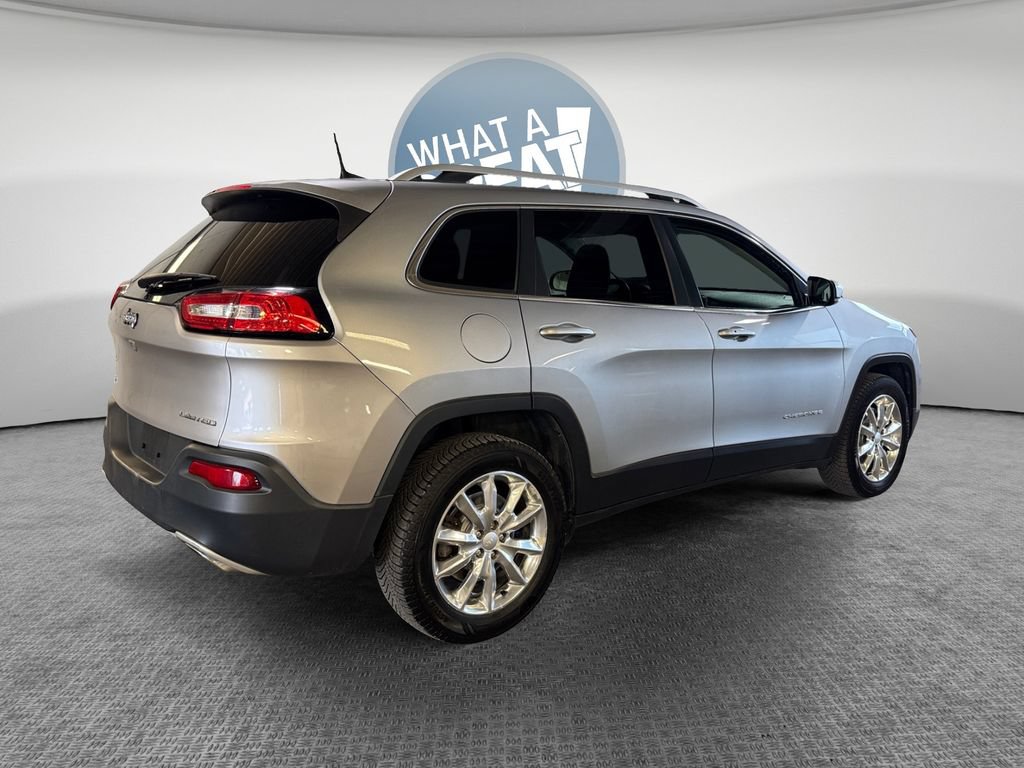 Used 2017 Jeep Cherokee Limited AWD/4WD image 3