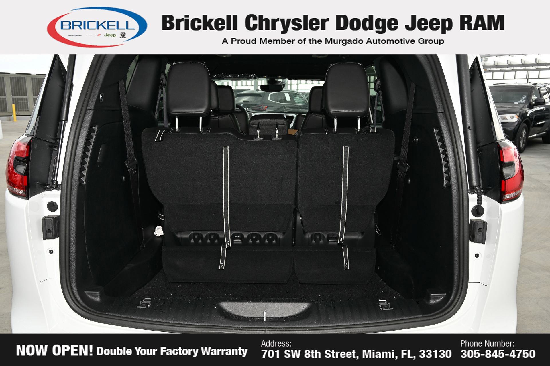 Used 2026 Chrysler Pacifica Select w/ S Appearance Package FWD image 9