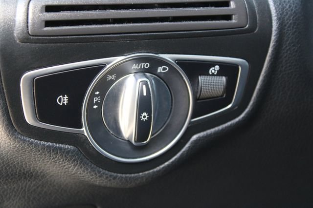 Used 2020 Mercedes-Benz GLC 300 4MATIC image 11