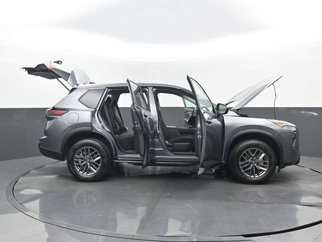 Used 2026 Nissan Rogue S FWD image 31