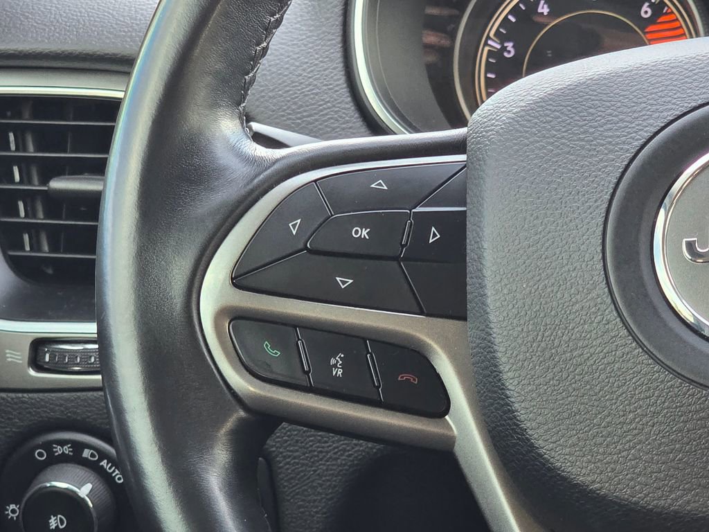 Used 2019 Jeep Cherokee Latitude Plus image 19