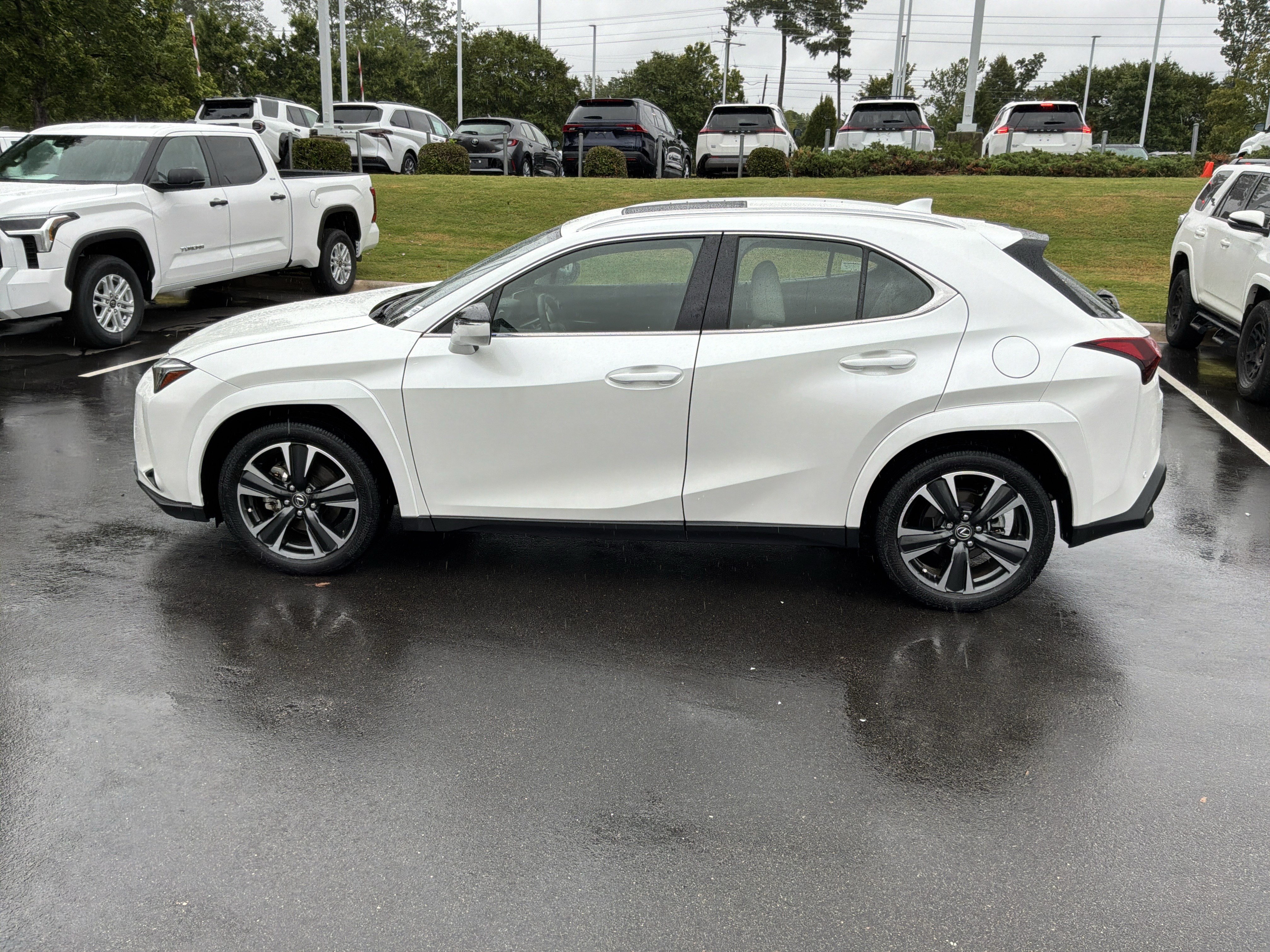 Used 2025 Lexus UX 300h FWD w/ Accessory Package (Z2) image 7