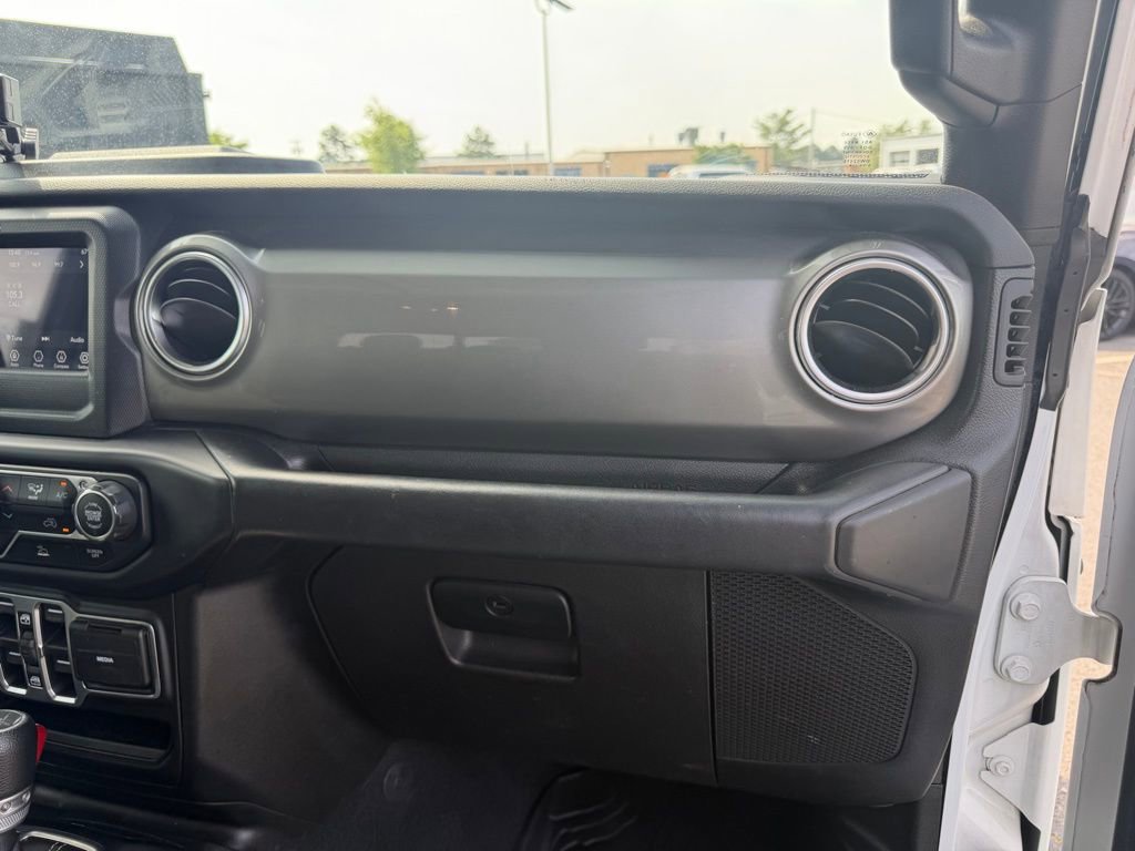 Used 2020 Jeep Gladiator Overland w/ Trailer Tow Package AWD/4WD image 33