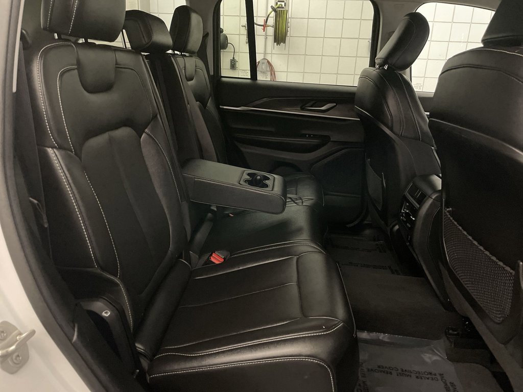 Used 2023 Jeep Grand Cherokee Limited image 20