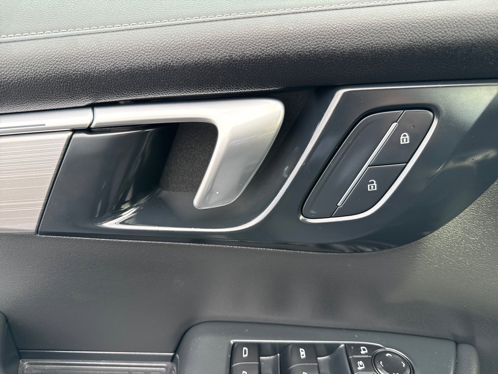 Used 2025 Buick Enclave Preferred image 26