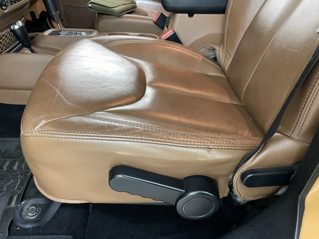 Used 2014 Jeep Wrangler Unlimited Rubicon image 19