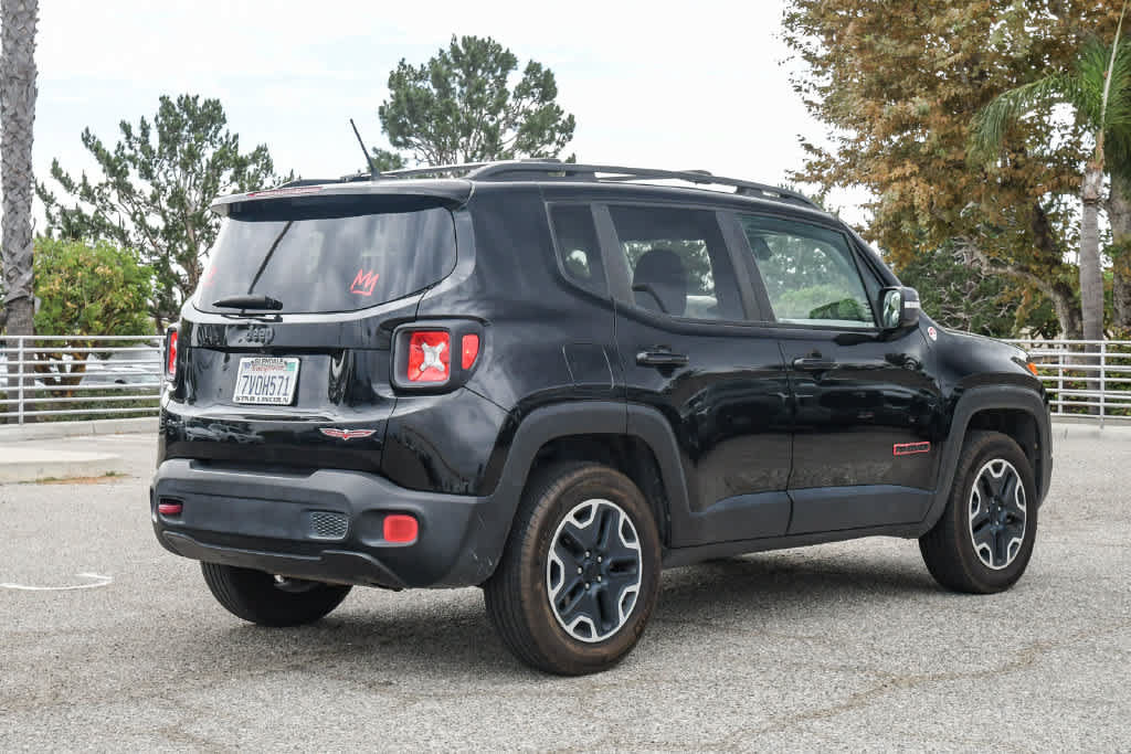 Used 2016 Jeep Renegade Trailhawk w/ Premium Trailhawk Package AWD/4WD image 8