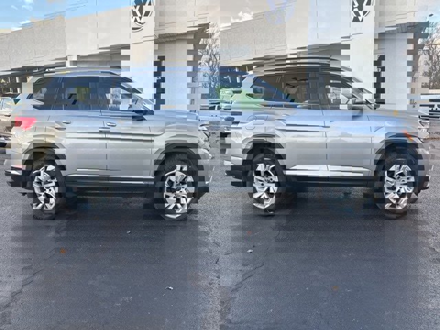 Used 2022 Volkswagen Atlas SE image 2