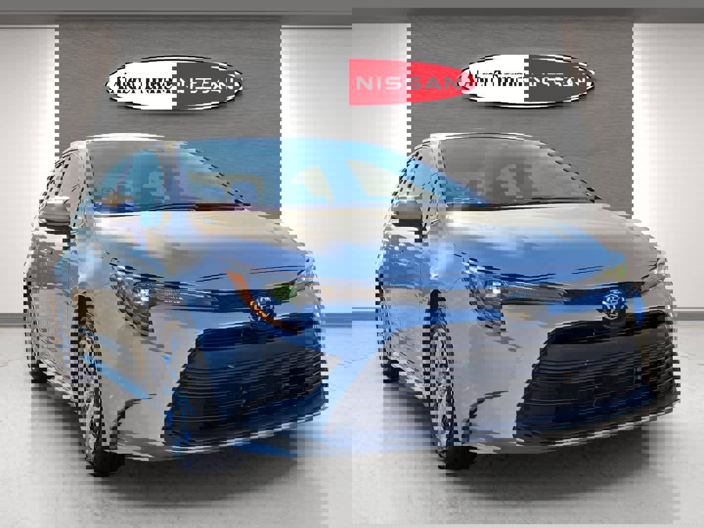 Used 2024 Toyota Corolla LE image 2