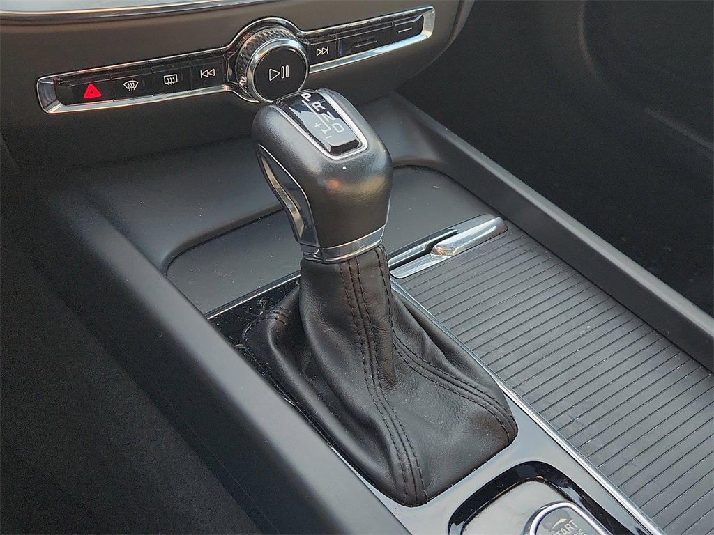 Used 2020 Volvo S60 T5 Momentum image 27