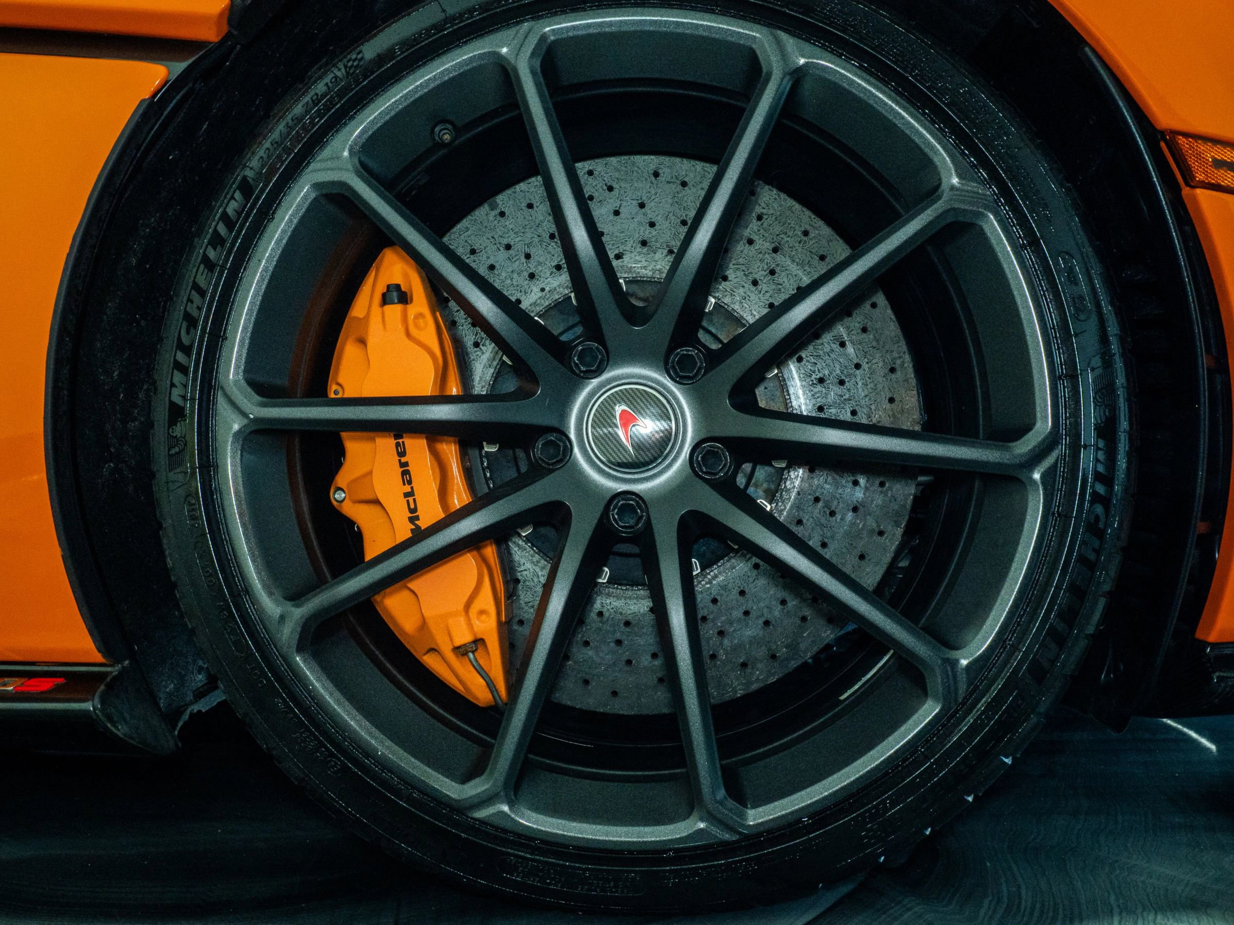 Used 2018 McLaren 570S Spider image 30