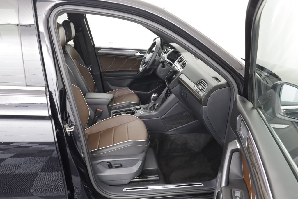 Certified 2022 Volkswagen Tiguan SEL R-Line AWD/4WD image 21