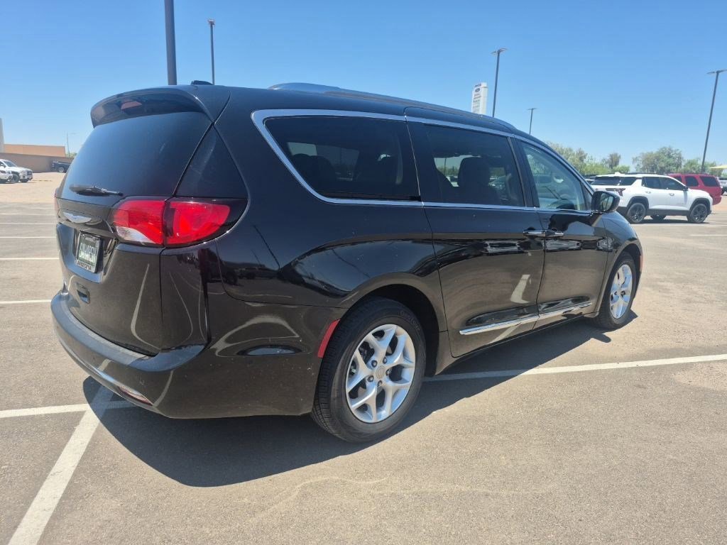 Used 2020 Chrysler Pacifica Touring-L Plus w/ Tire & Wheel Group FWD image 4