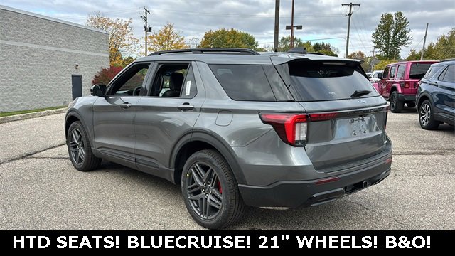 New 2026 Ford Explorer ST-Line w/ ST-Line Street Pack image 4