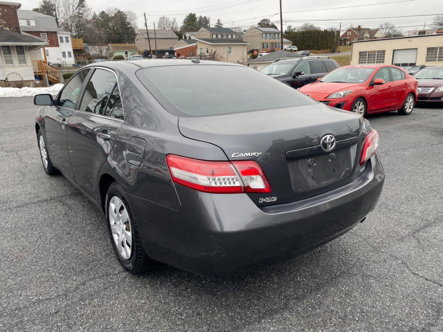 Used 2010 Toyota Camry LE image 3