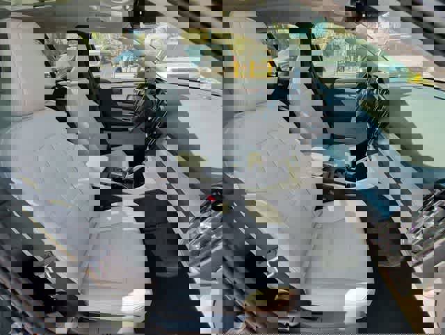 Used 2021 Volvo XC40 T5 Momentum w/ Protection Package Premier image 21