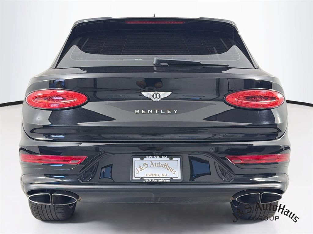 Used 2022 Bentley Bentayga AWD/4WD image 6