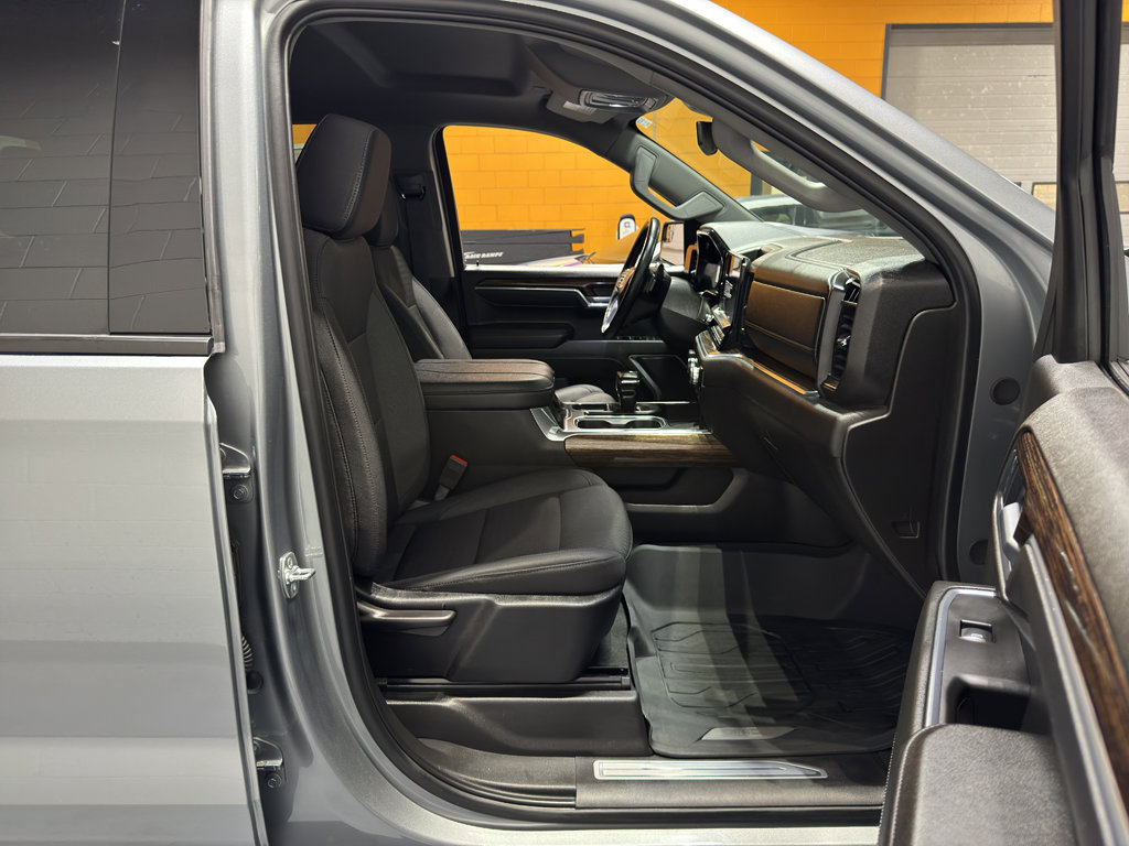 Used 2025 GMC Sierra 1500 Elevation w/ LPO, Elevation Black Package image 21