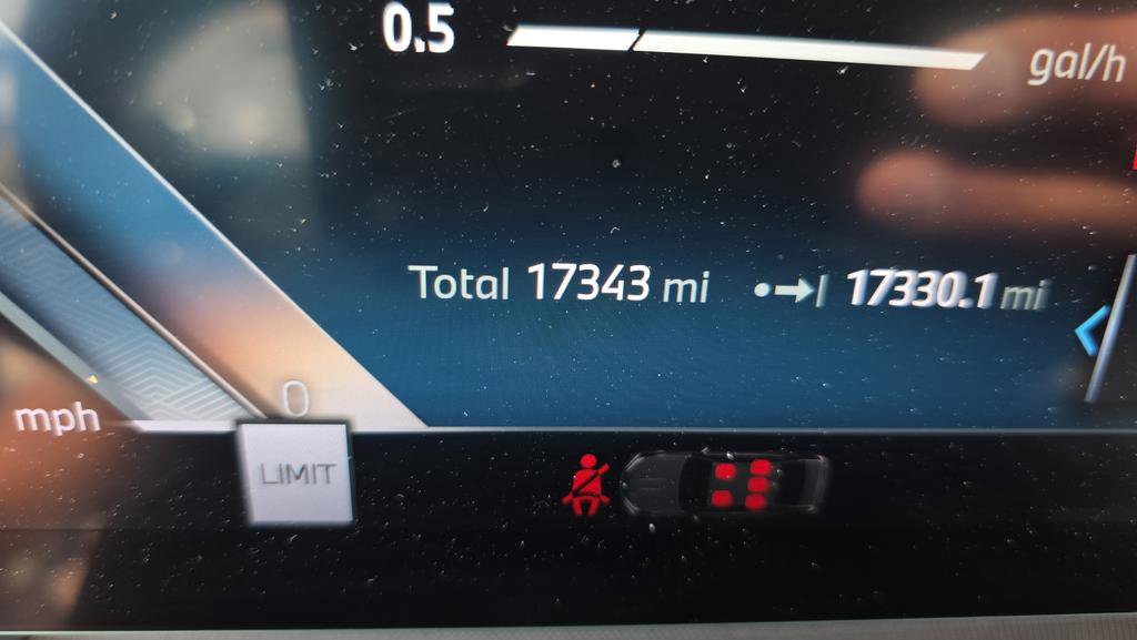 Used 2025 BMW 760i xDrive w/ Premium Package image 19