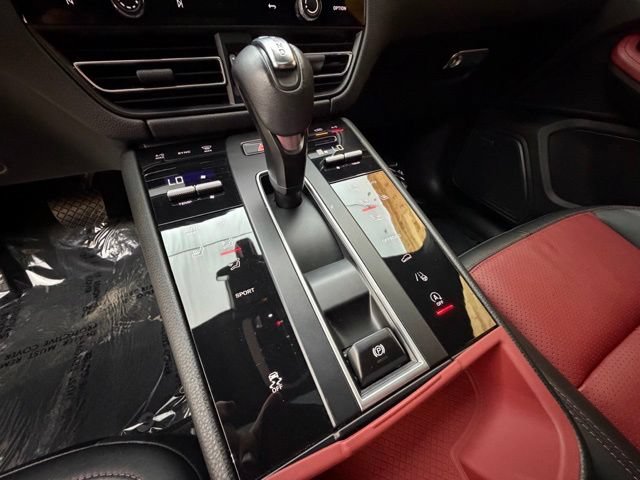 Used 2022 Porsche Macan AWD/4WD image 28
