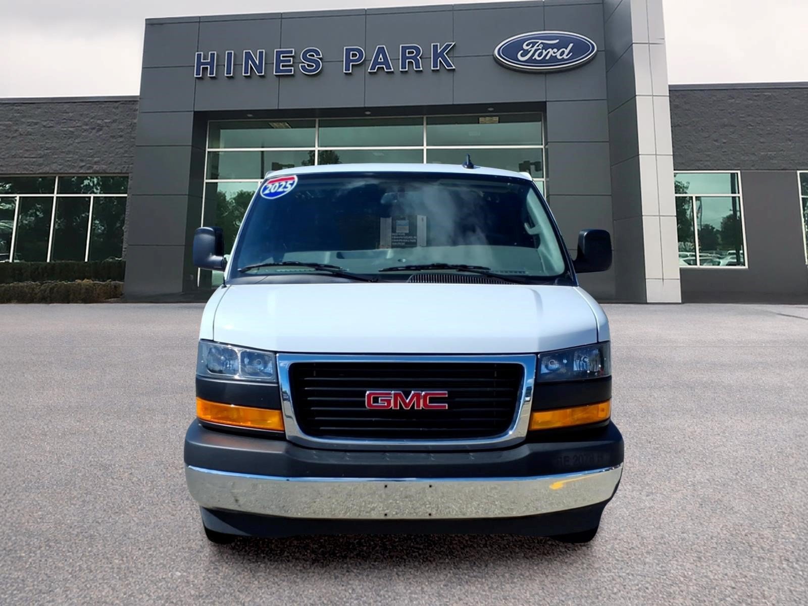 Used 2025 GMC Savana 2500 w/ Driver Convenience Package RWD image 2