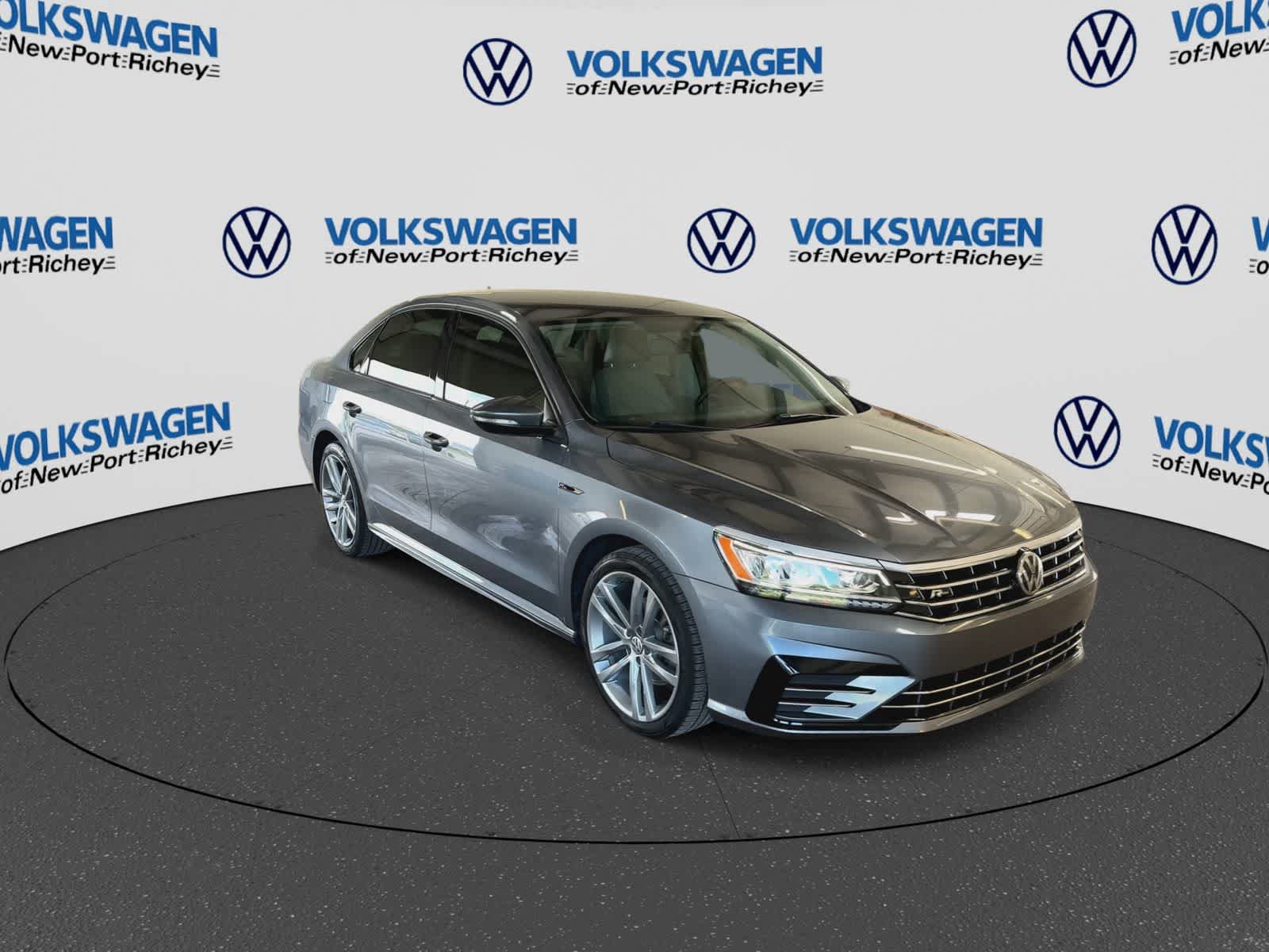 Used 2018 Volkswagen Passat 2.0T R-Line FWD image 2