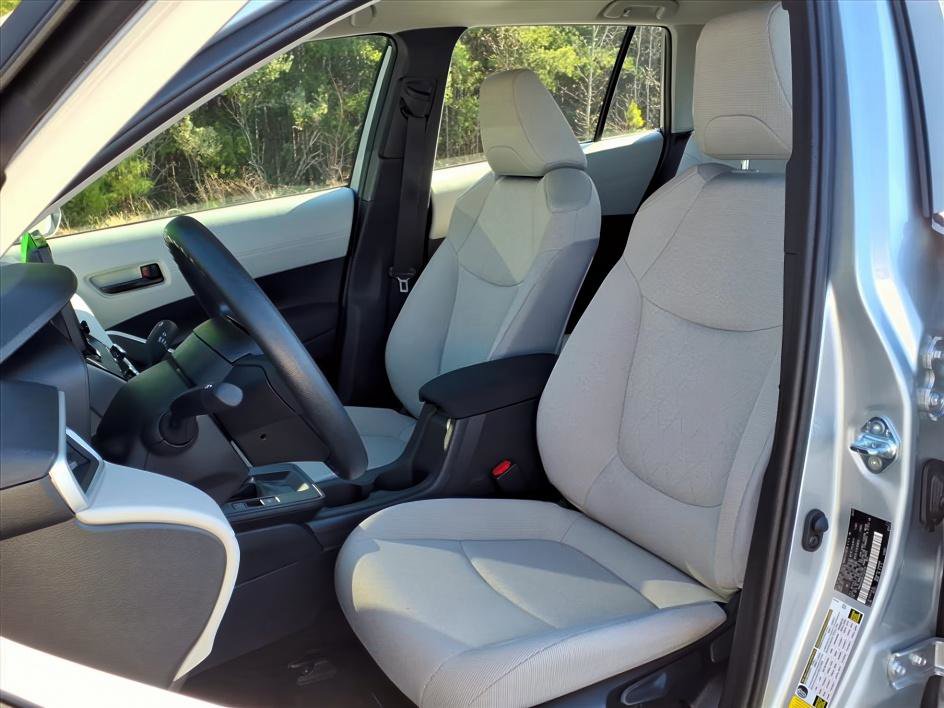 Used 2026 Toyota Corolla Cross L image 9