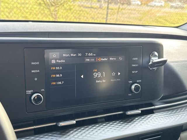 Used 2023 Kia Carnival LX image 21