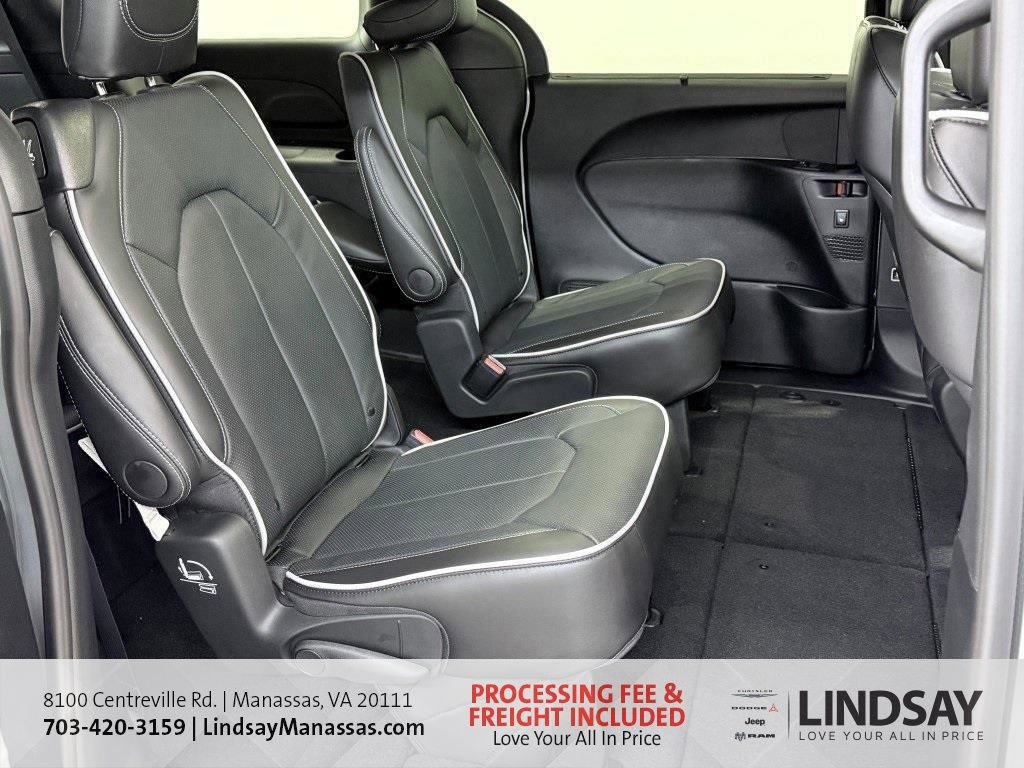 New 2026 Chrysler Pacifica Limited w/ S Appearance Package AWD/4WD image 13