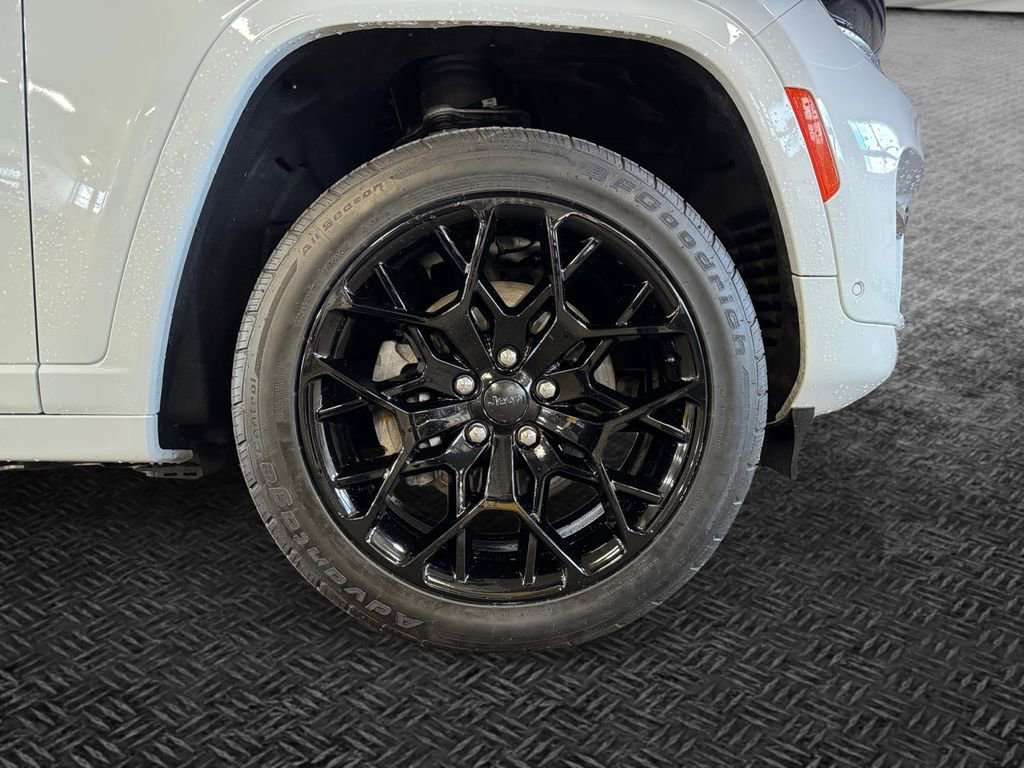 Used 2022 Jeep Grand Cherokee Summit AWD/4WD image 11