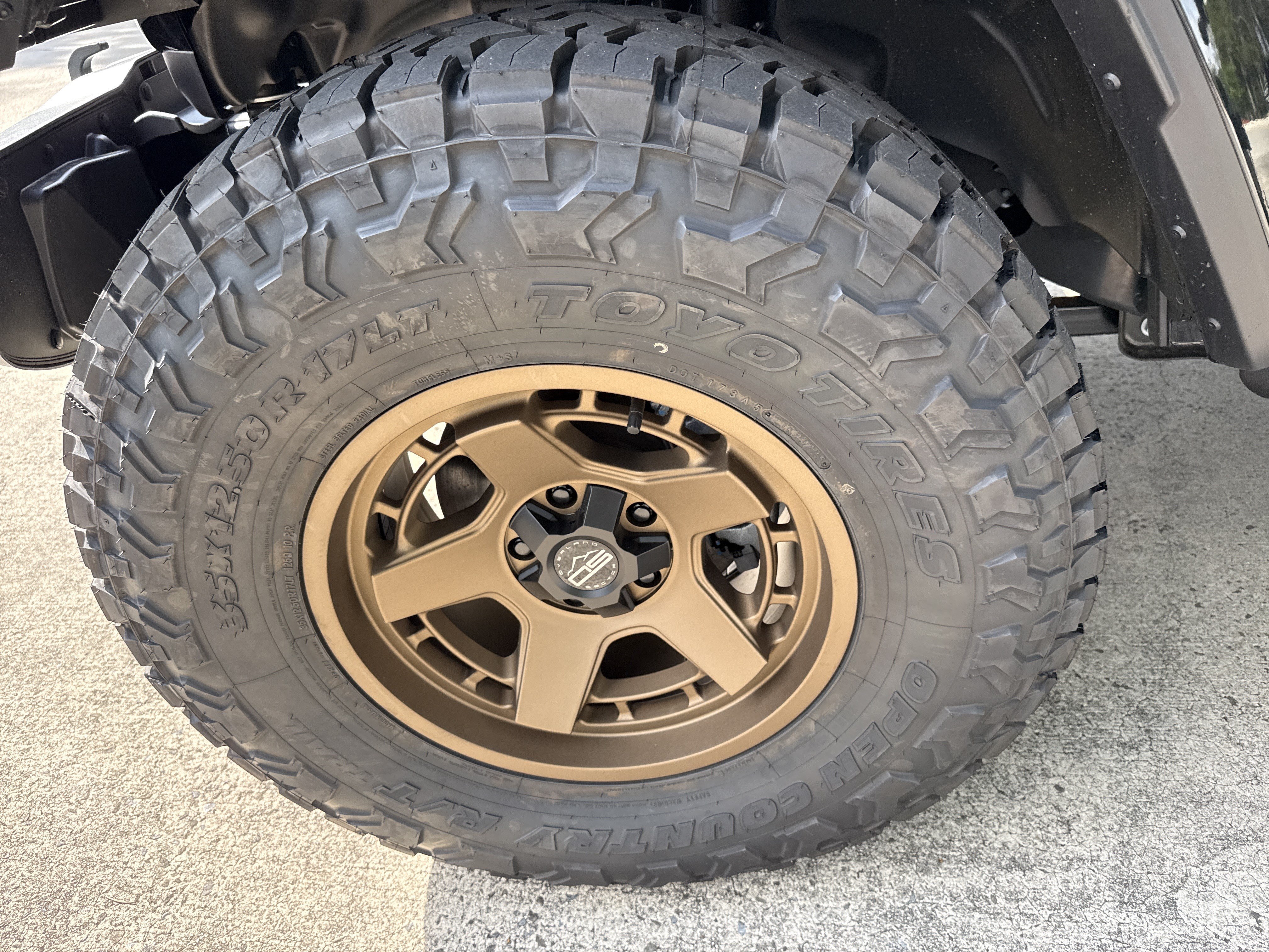 New 2025 Jeep Gladiator Sport w/ Premium Package AWD/4WD image 2