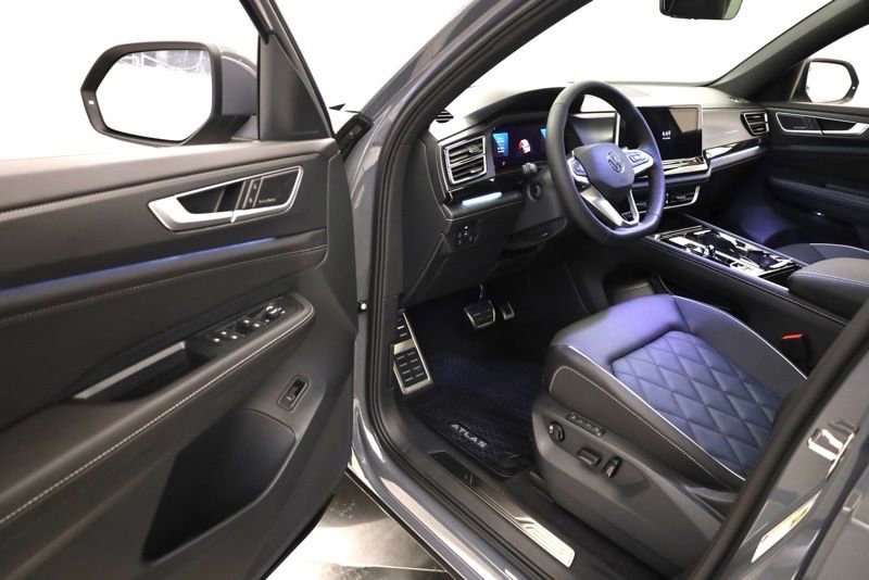 New 2026 Volkswagen Atlas Cross Sport SEL Premium R-Line image 9