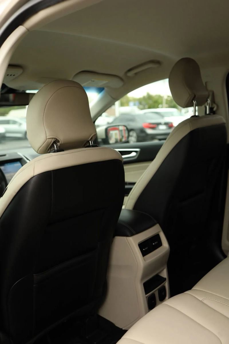 Used 2018 Ford Edge Titanium w/ Ford Safe & Smart Package image 34