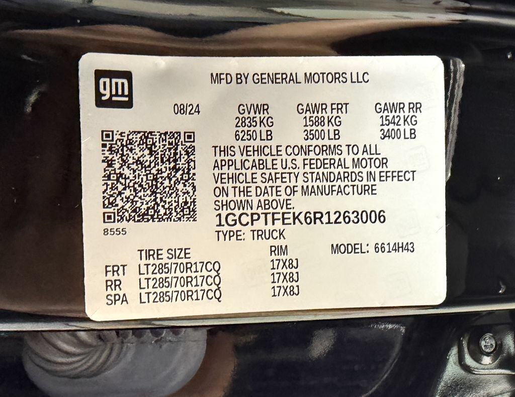 Used 2024 Chevrolet Colorado ZR2 w/ Technology Package AWD/4WD image 14