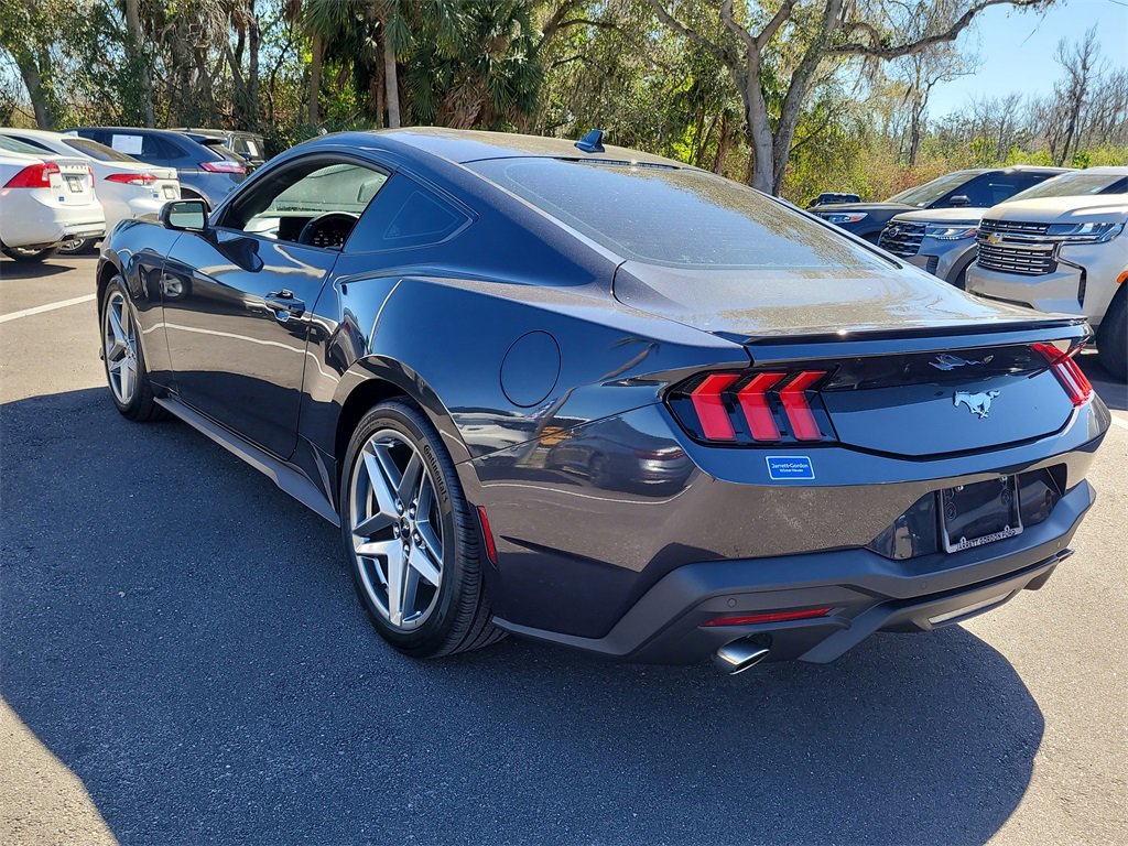 Used 2024 Ford Mustang Premium image 3