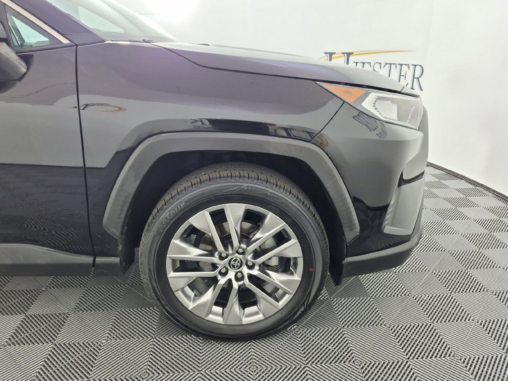 Used 2021 Toyota RAV4 XLE Premium FWD image 11
