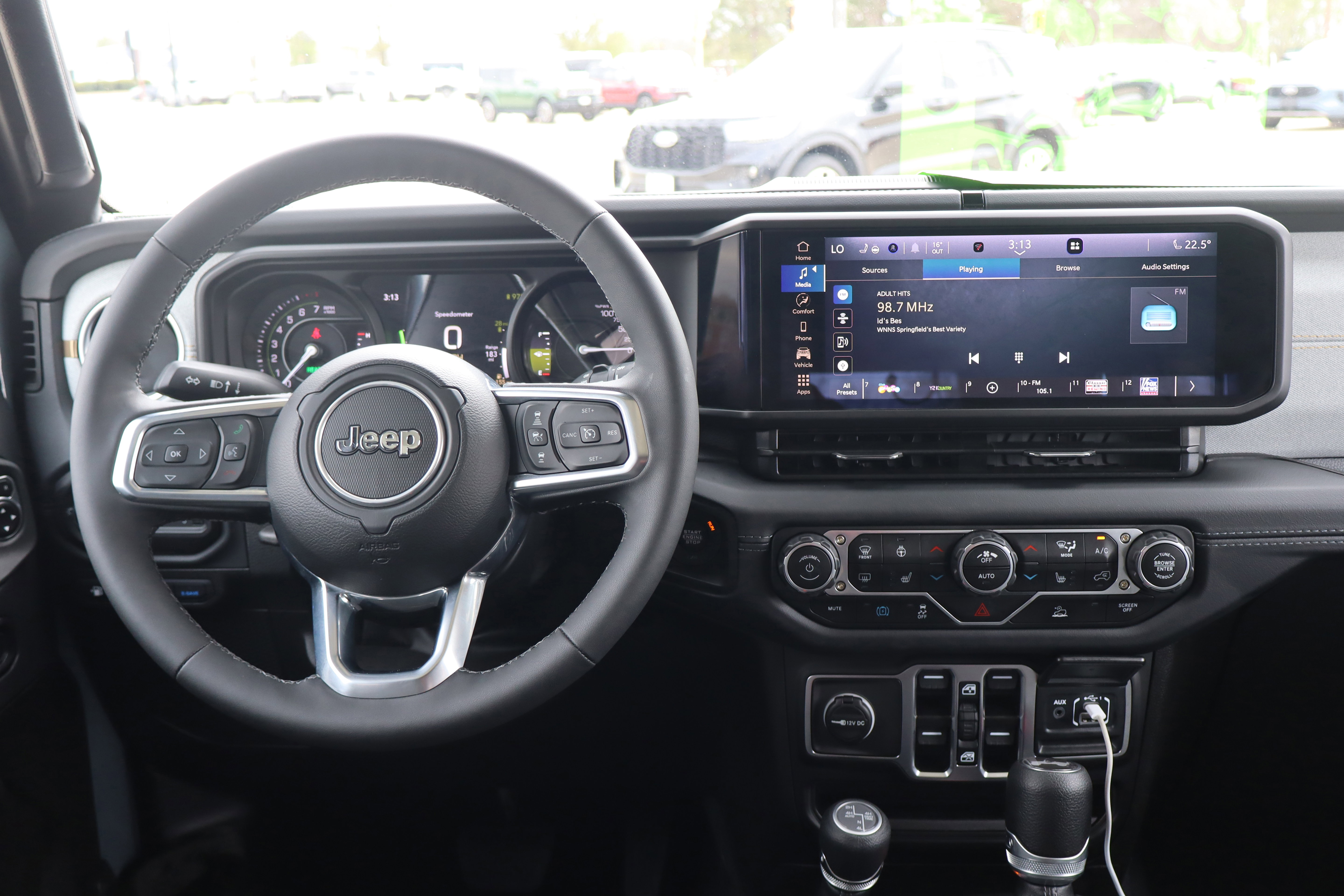 Used 2025 Jeep Wrangler Sahara image 13