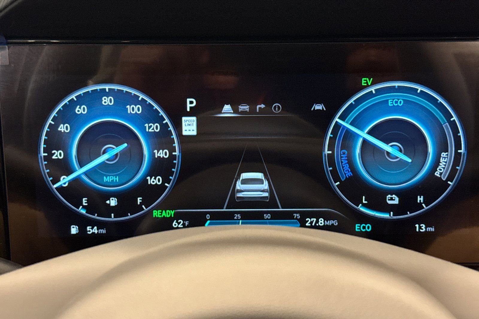 New 2025 Hyundai Elantra SEL FWD image 24