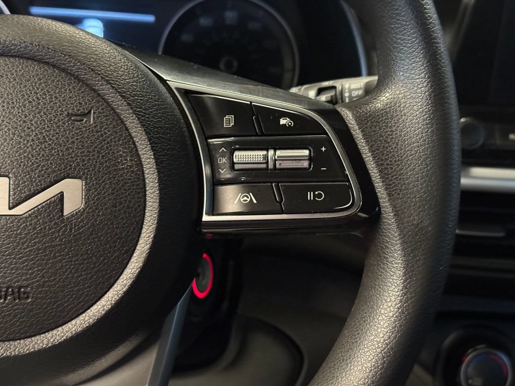 Used 2022 Kia Forte LXS w/ LXS Technology Package FWD image 11