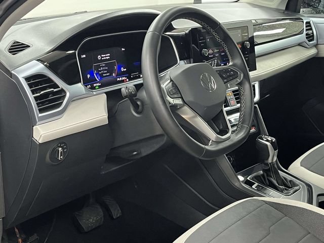 Used 2025 Volkswagen Taos SE FWD image 13