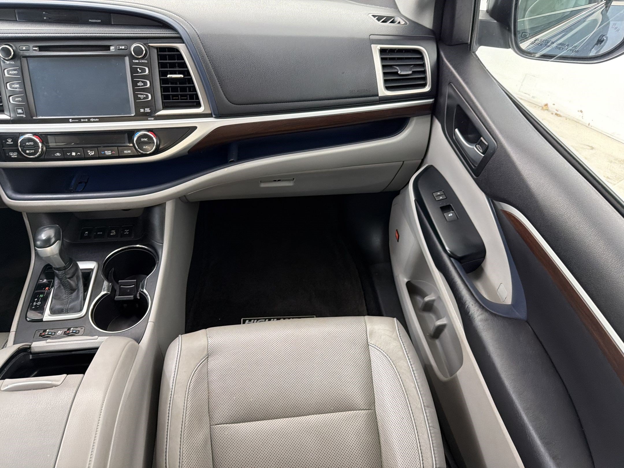 Used 2016 Toyota Highlander Limited AWD/4WD image 28
